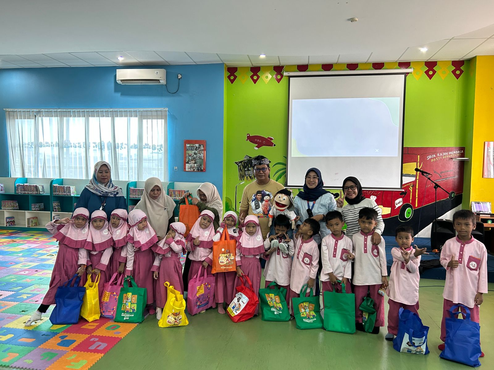 Wisata LiterAsyik Ke Perpustakaan Jakarta Timur Bersama PAUD Alquran Nurus-Syifa